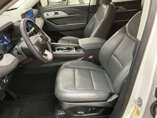 Used 2025 Ford Explorer Active w/ Active Comfort Package image 14
