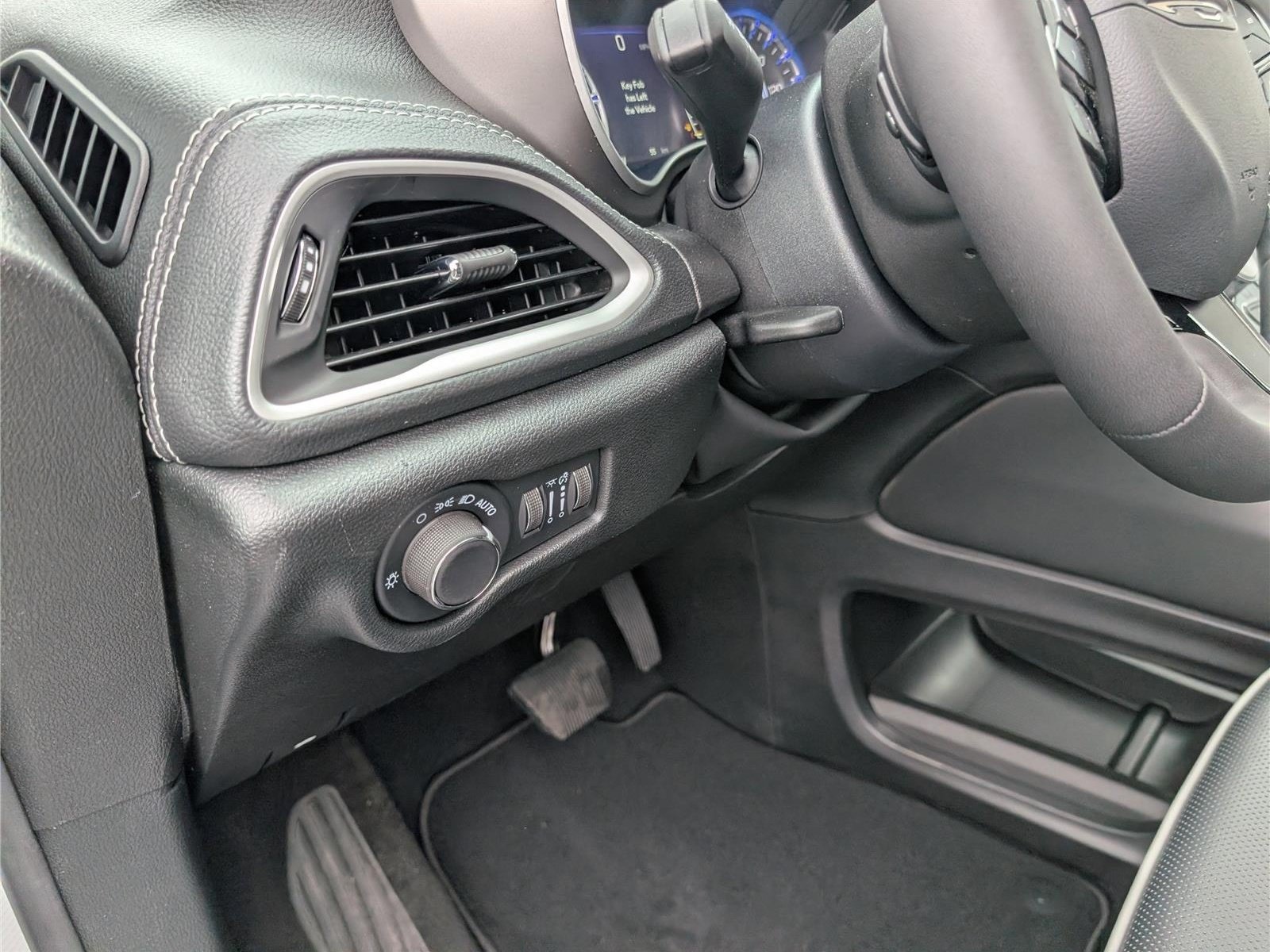 New 2027 Chrysler Pacifica Limited FWD image 19