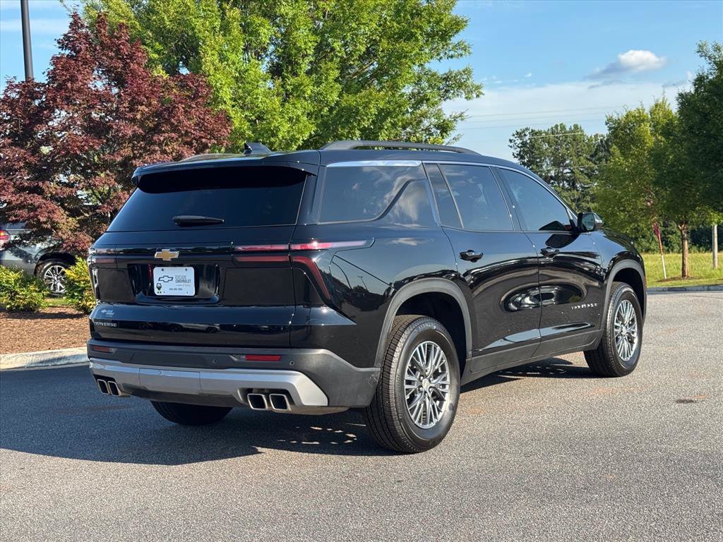 Used 2026 Chevrolet Traverse LT FWD image 3