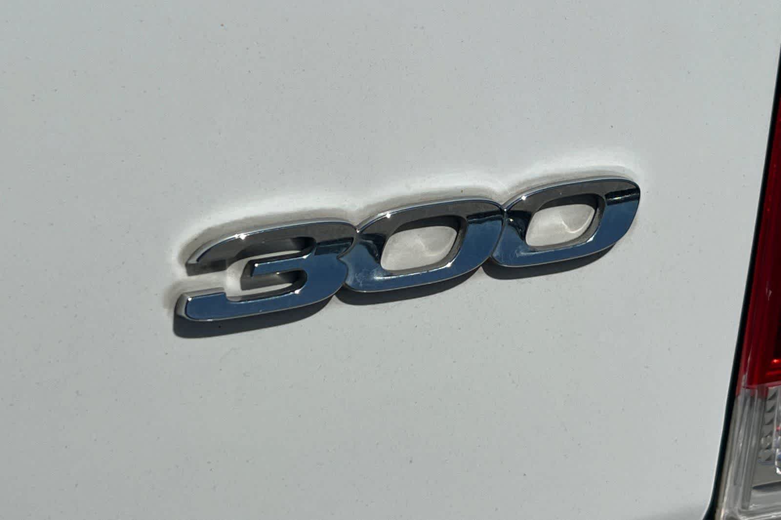 Used 2019 Chrysler 300 Limited RWD image 17