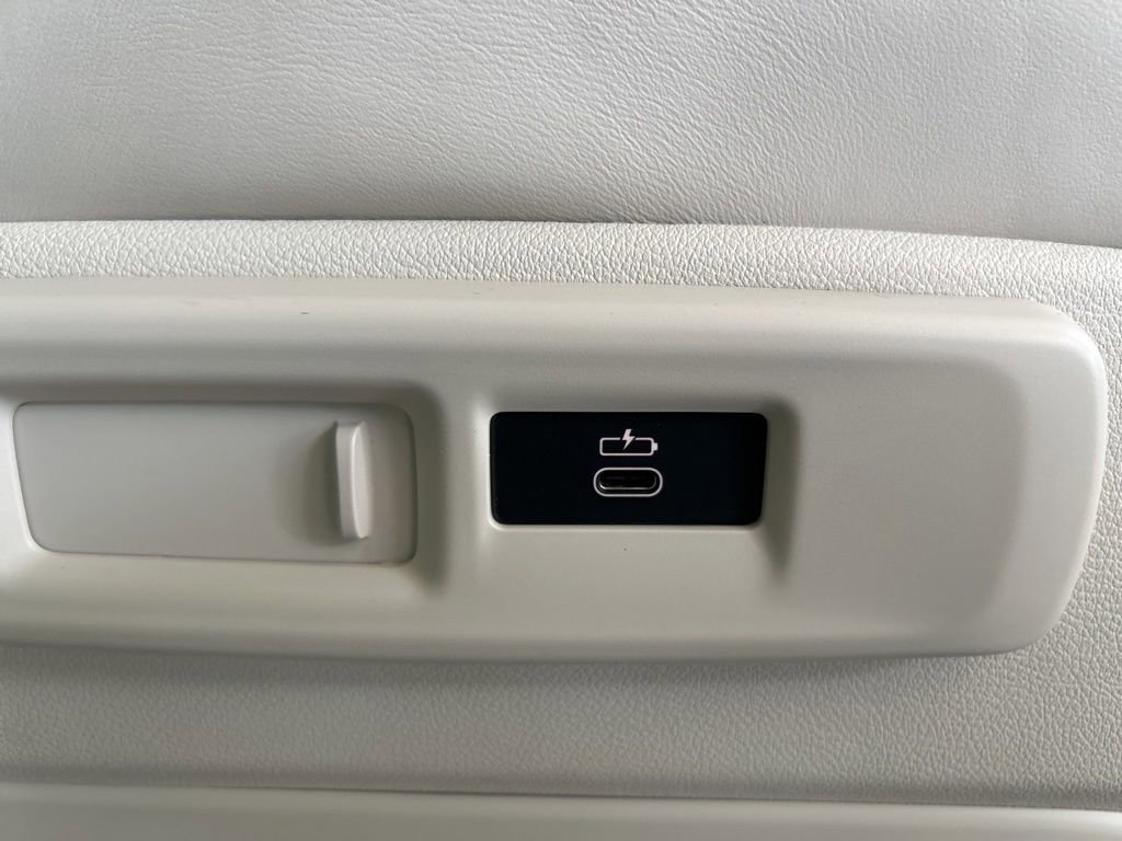 Used 2021 BMW X5 M50i w/ Executive Package image 35