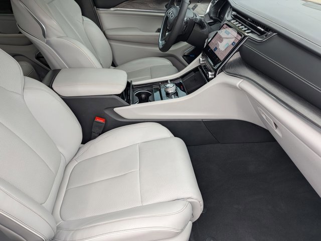Used 2023 Jeep Grand Cherokee Overland w/ Luxury Tech Group IV AWD/4WD image 22