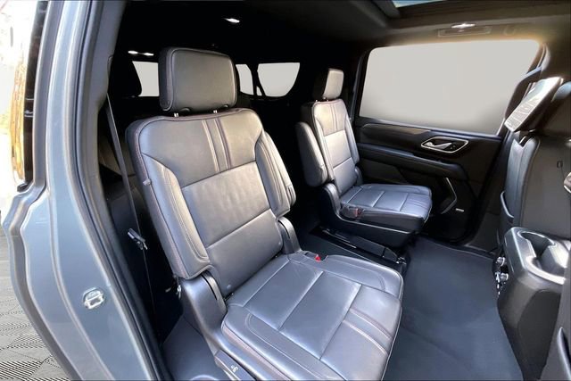 Used 2024 Chevrolet Suburban RST w/ Luxury Package image 17