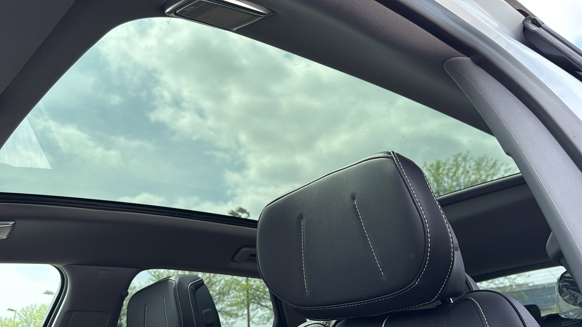 New 2026 Cadillac Optiq Sport 2 w/ LPO, Floor Liner Package AWD/4WD image 26