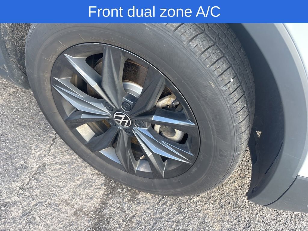Used 2024 Volkswagen Tiguan SE image 2