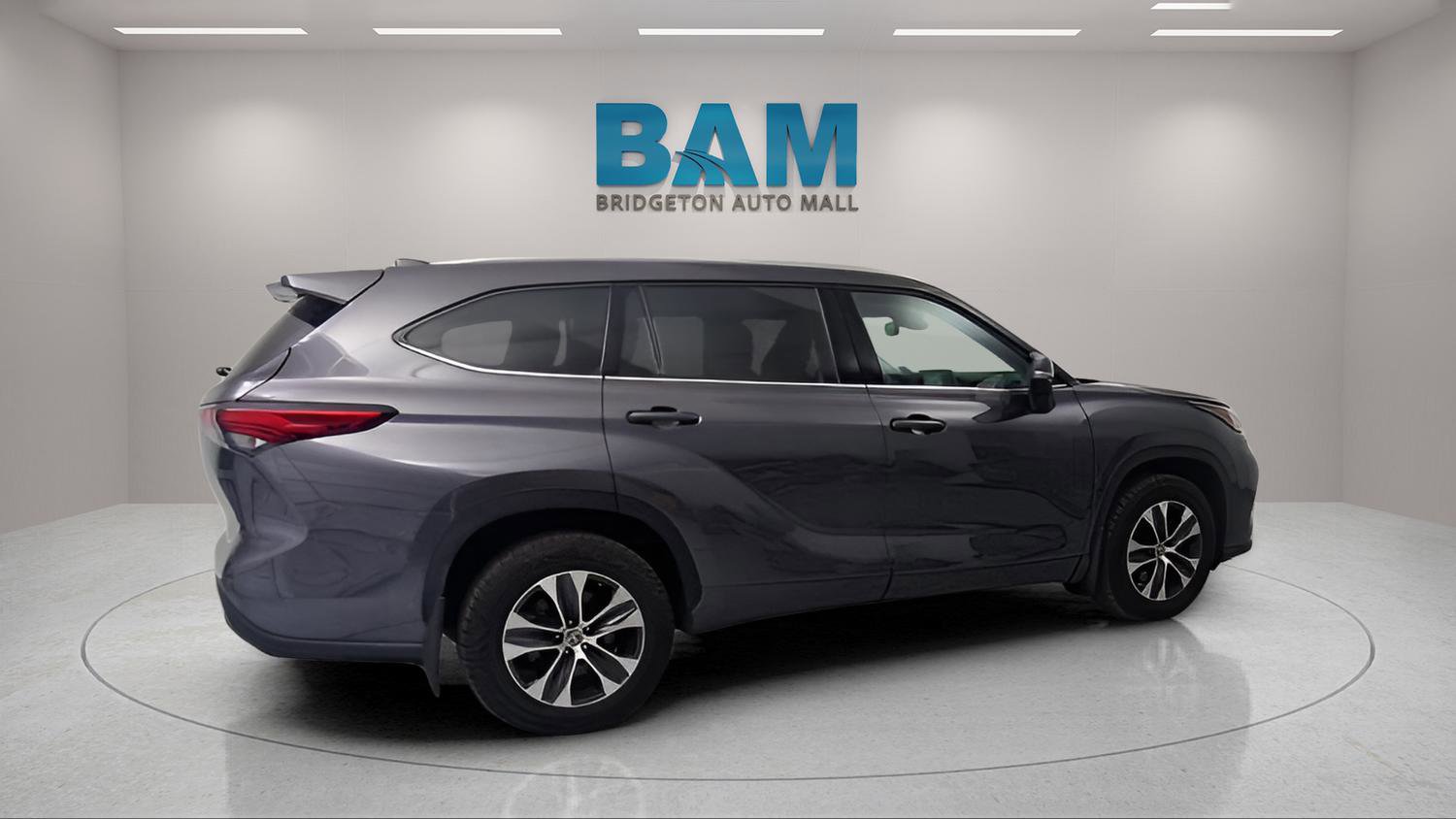 Used 2021 Toyota Highlander XLE image 13