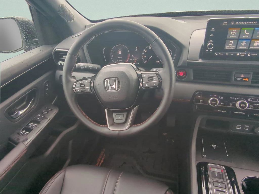 Used 2025 Honda Pilot TrailSport image 16