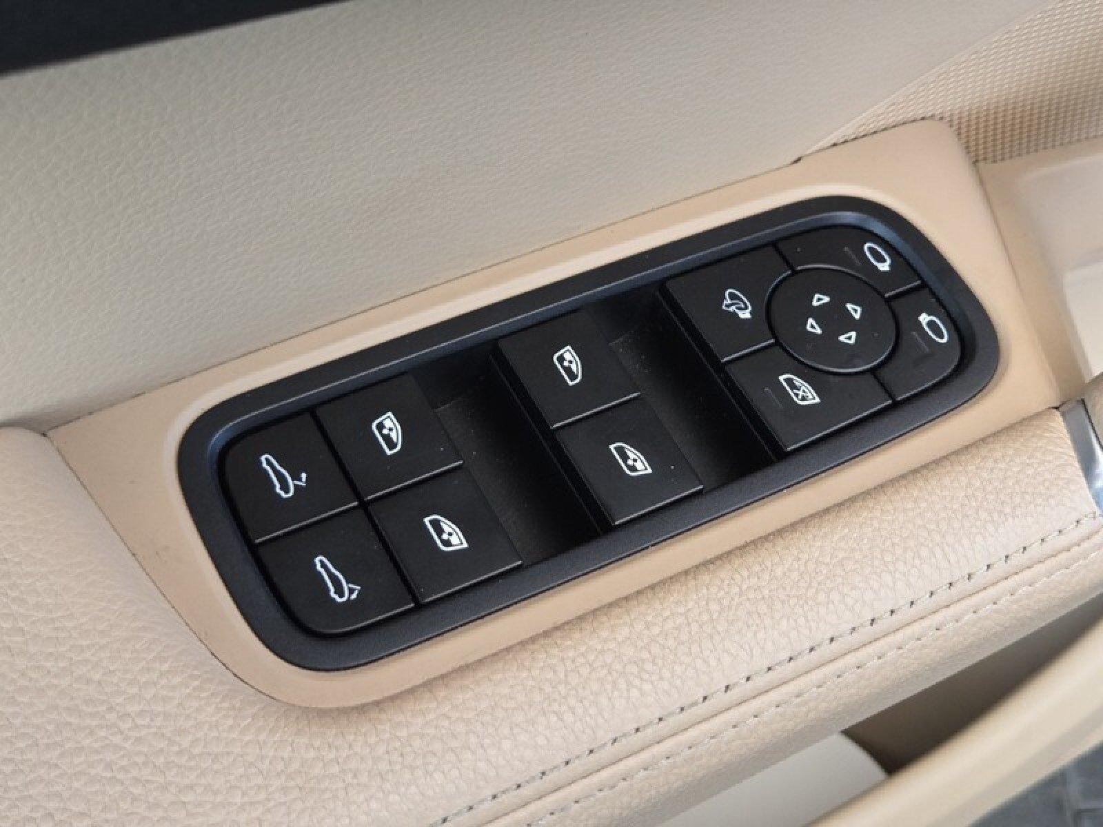 Used 2022 Porsche Cayenne Platinum Edition AWD/4WD image 24
