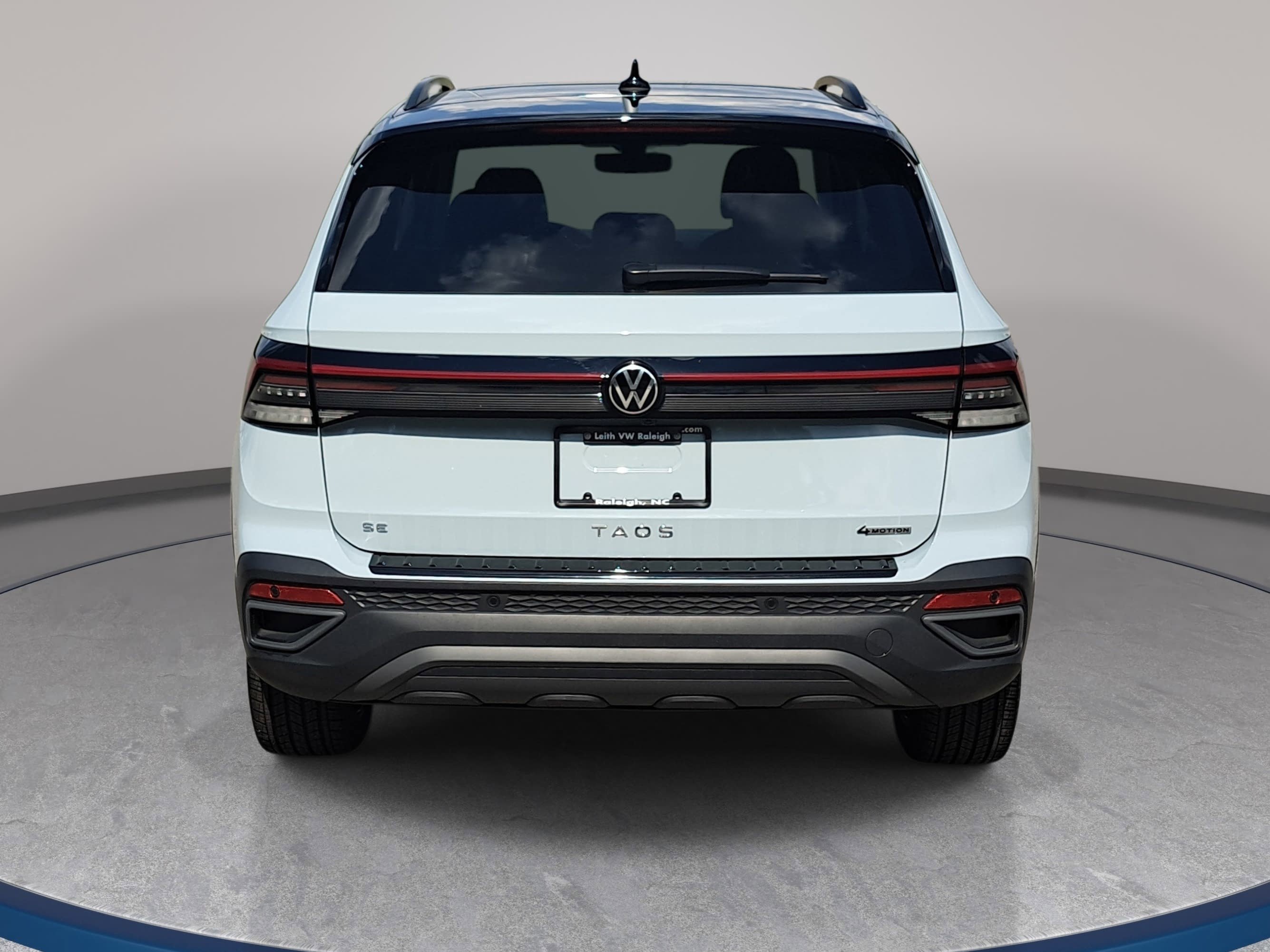 Used 2025 Volkswagen Taos SE AWD/4WD image 6