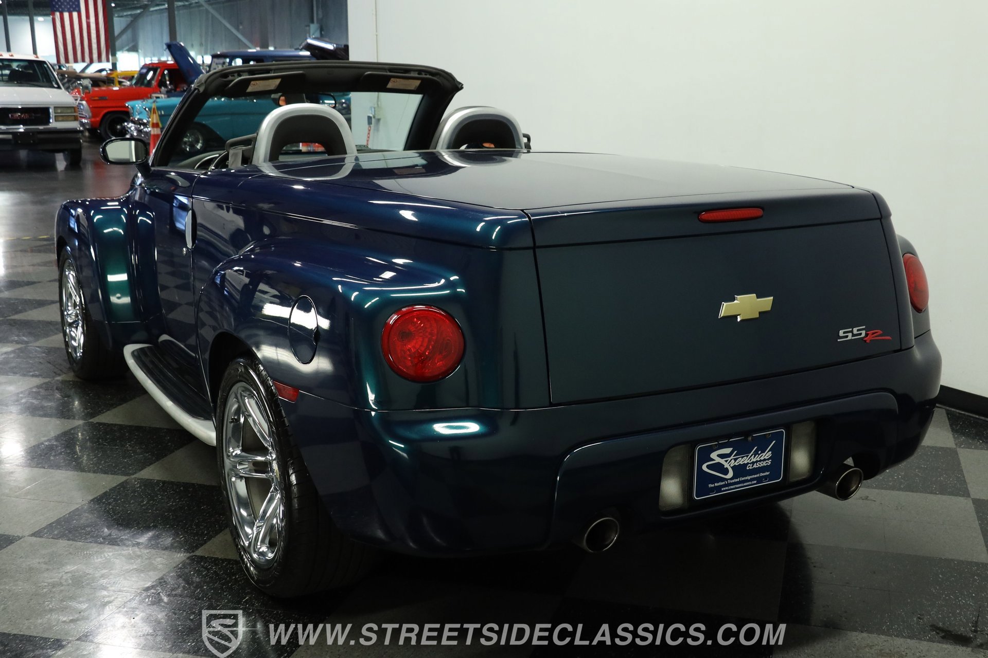 Used 2005 Chevrolet SSR w/ Preferred Equipment Group RWD image 7