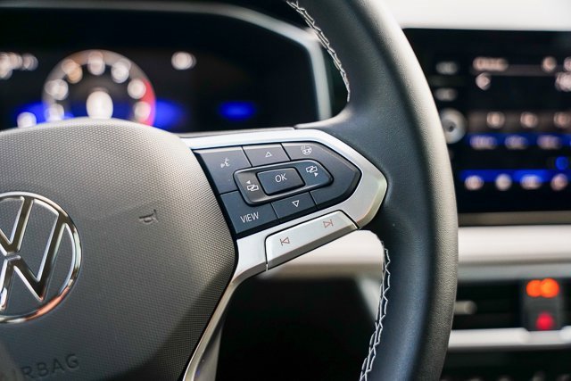 Certified 2025 Volkswagen Taos SE w/ Panoramic Sunroof Package image 12