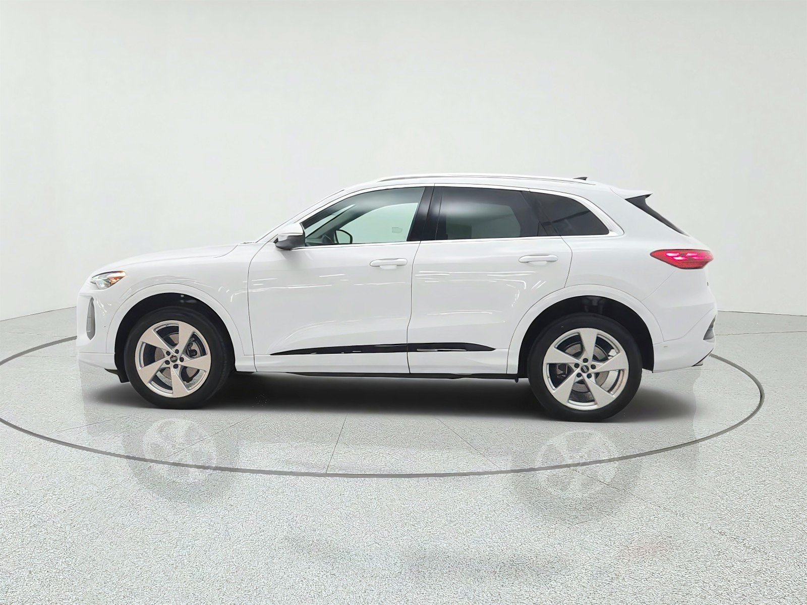 Used 2025 Audi Q5 Premium Plus w/ Premium Plus AWD/4WD image 8