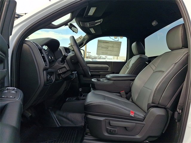 Used 2024 RAM 2500 Tradesman w/ Chrome Appearance Group image 13