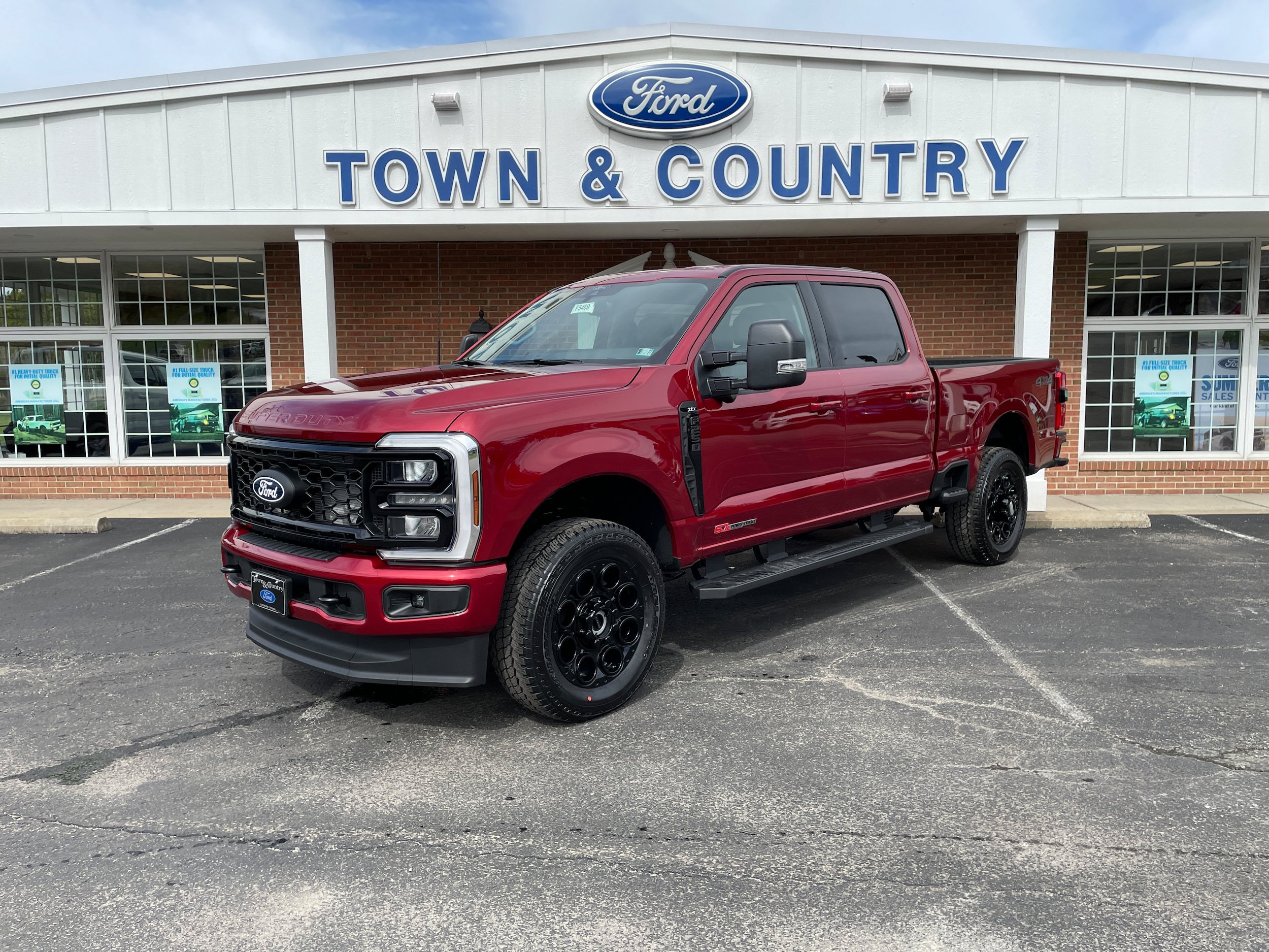 New 2027 Ford F250 XLT w/ XLT Premium Package AWD/4WD image 2