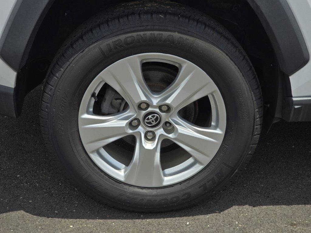 Used 2020 Toyota RAV4 XLE FWD image 10
