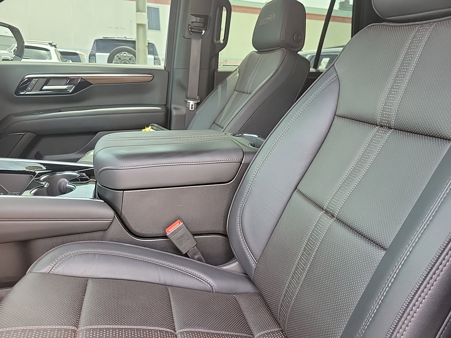 Used 2025 Chevrolet Tahoe High Country RWD image 25