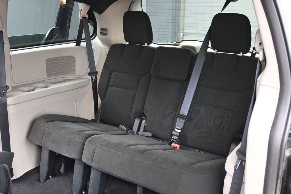 Used 2016 Dodge Grand Caravan SE FWD image 33