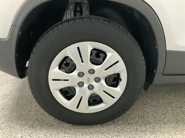 Used 2018 Chevrolet Trax LS w/ LPO, Cargo Package FWD image 11