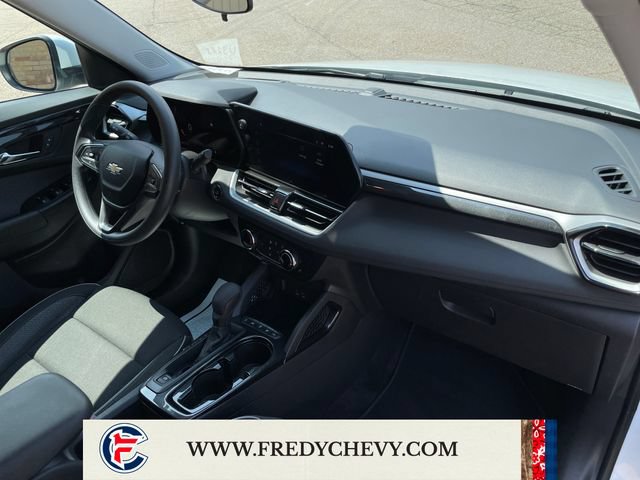 Used 2025 Chevrolet TrailBlazer LT AWD/4WD image 36
