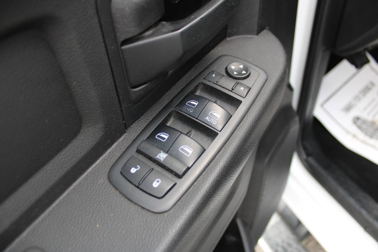 Used 2018 RAM 2500 Tradesman w/ Chrome Appearance Group image 22