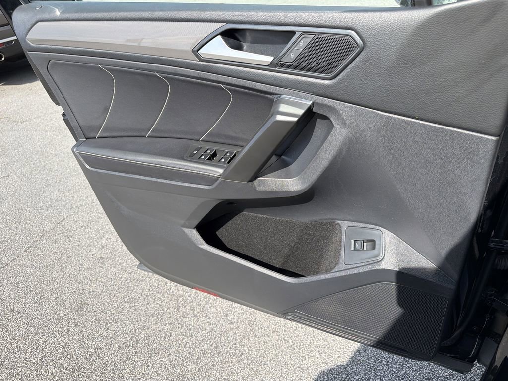 Used 2022 Volkswagen Tiguan SE FWD image 15