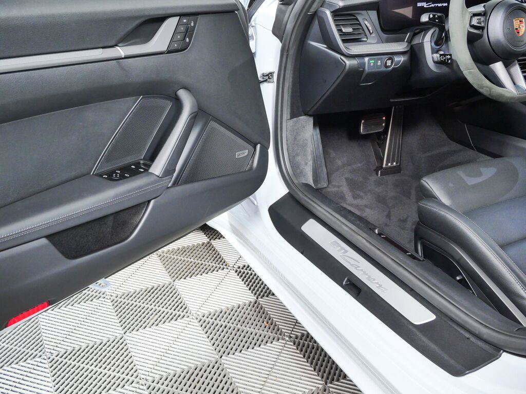 Certified 2025 Porsche 911 Carrera RWD image 8
