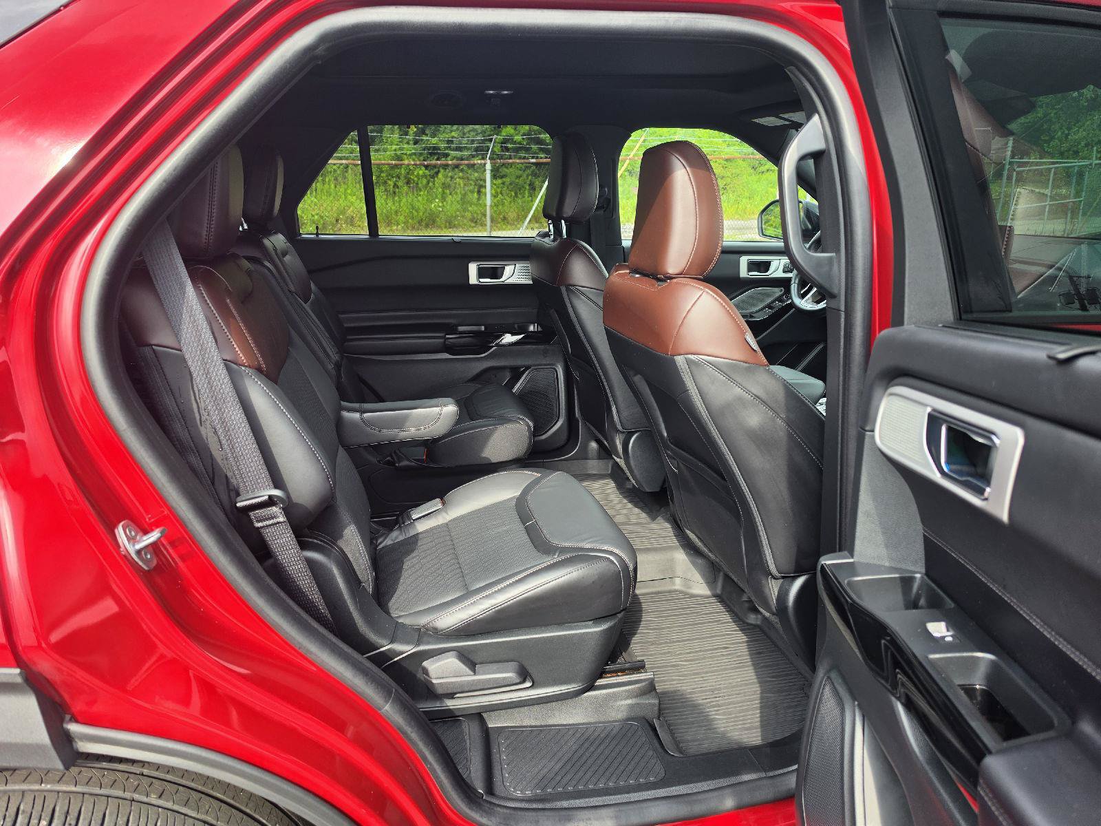 Used 2021 Ford Explorer Platinum w/ Equipment Group 601A AWD/4WD image 12