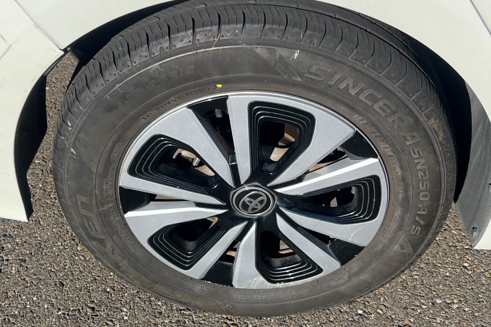 Used 2018 Toyota Prius Prime Plus w/ Carpet Mat Package FWD image 18