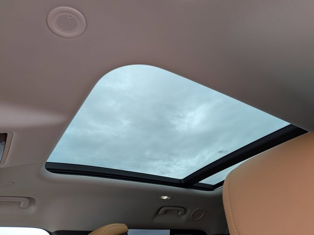 Used 2024 Land Rover Defender 130 S image 16