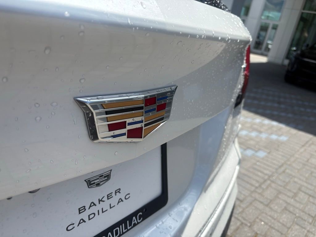 Certified 2024 Cadillac XT4 Luxury w/ Cold Weather Package FWD image 9