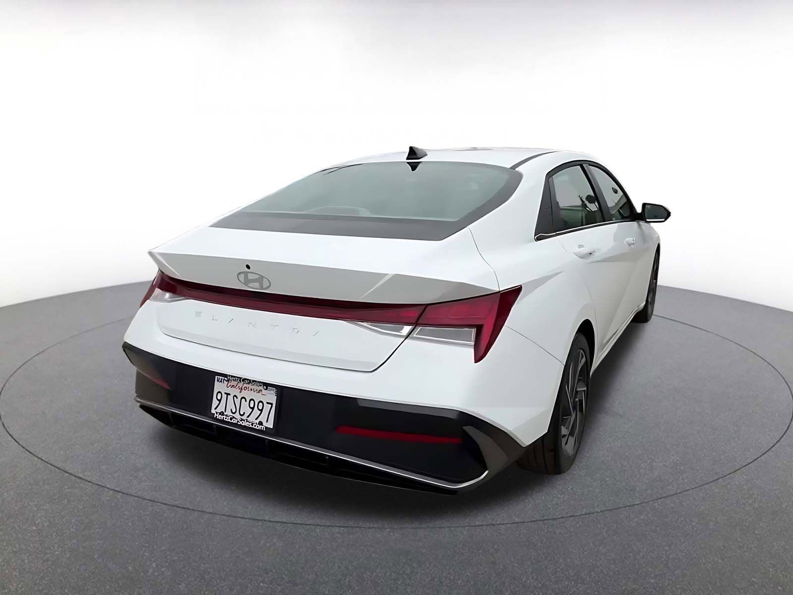 Used 2025 Hyundai Elantra SEL image 14