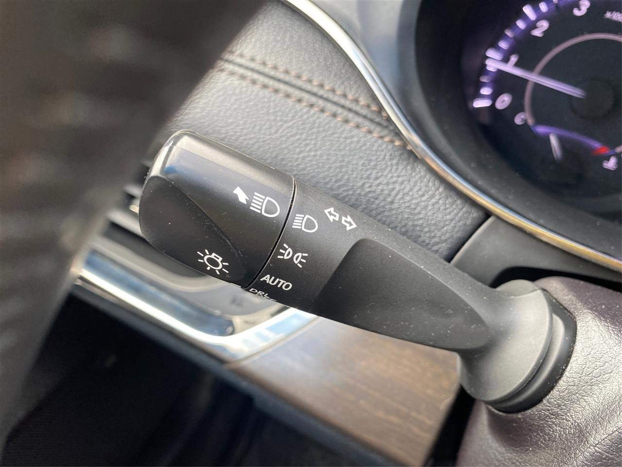 Used 2016 Toyota Avalon Limited image 29