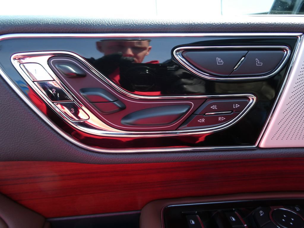 Used 2022 Lincoln Navigator L Reserve w/ Equipment Group 201A image 29