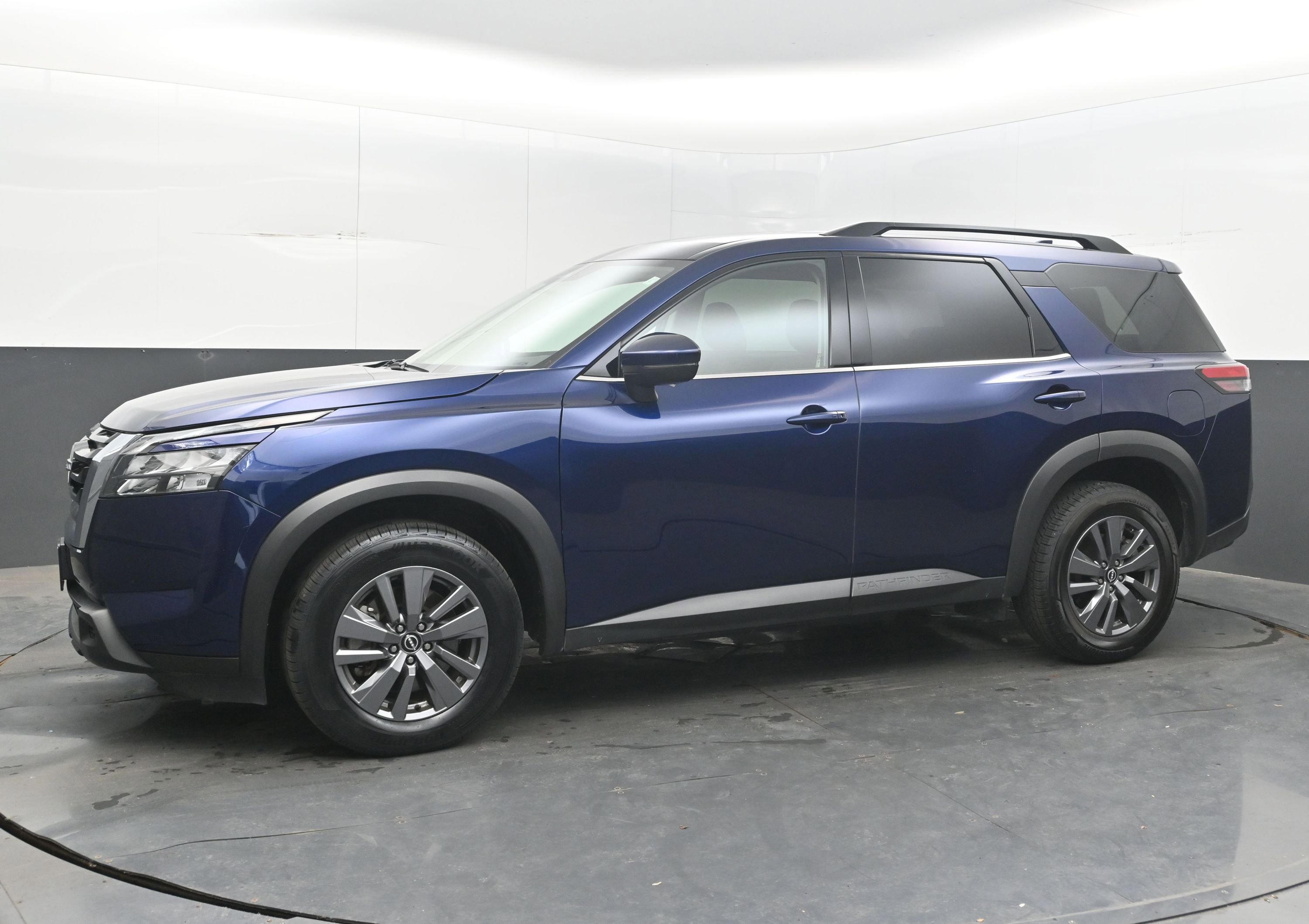 Used 2025 Nissan Pathfinder SV AWD/4WD image 5