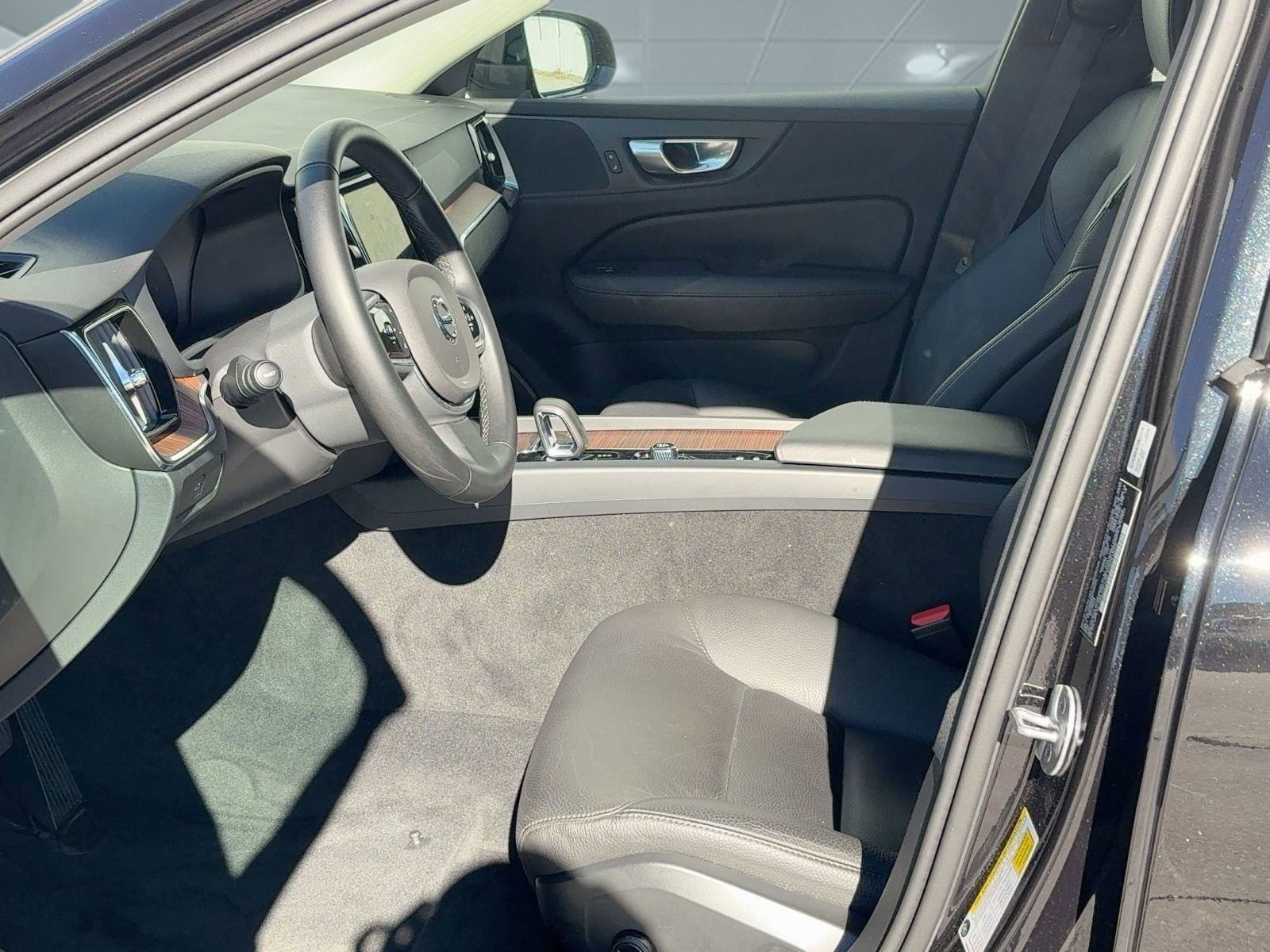 Certified 2025 Volvo V60 B5 Cross Country Plus image 4