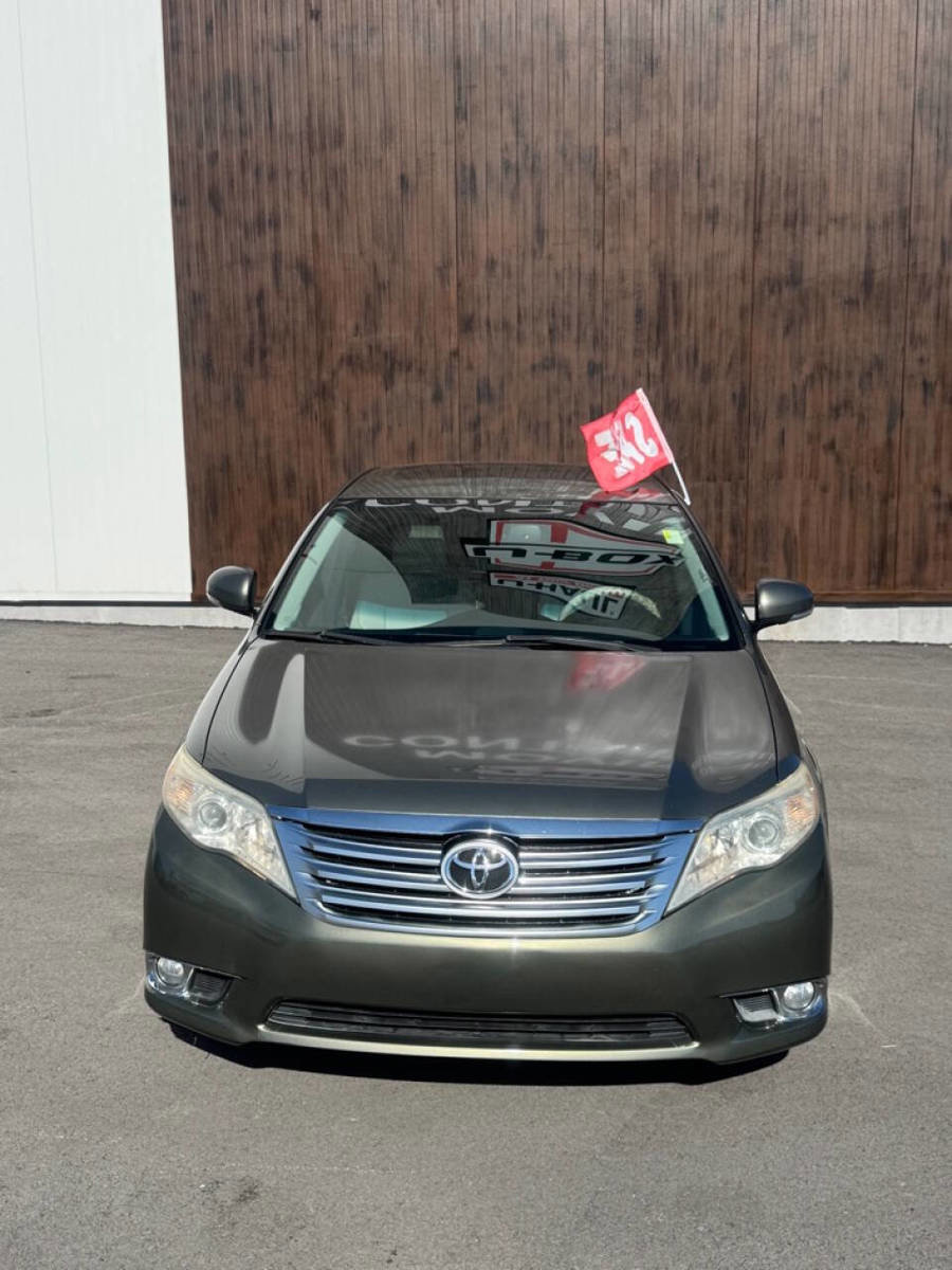 Used 2012 Toyota Avalon Limited FWD image 3
