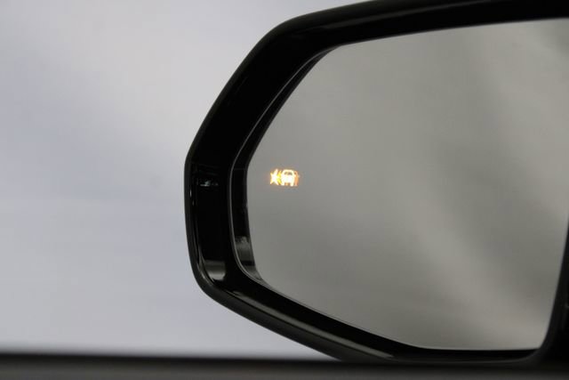 Certified 2023 Cadillac XT4 Luxury w/ Cold Weather Package image 20