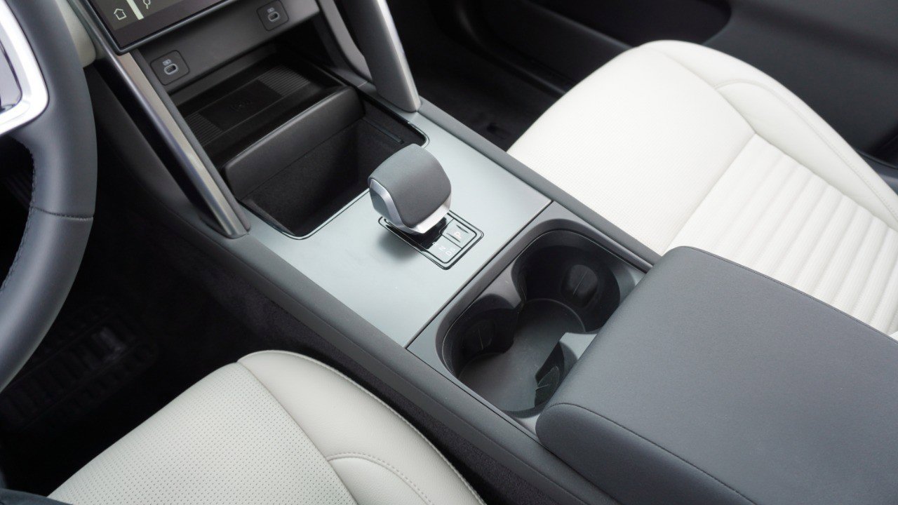 Used 2025 Land Rover Discovery Sport S image 19