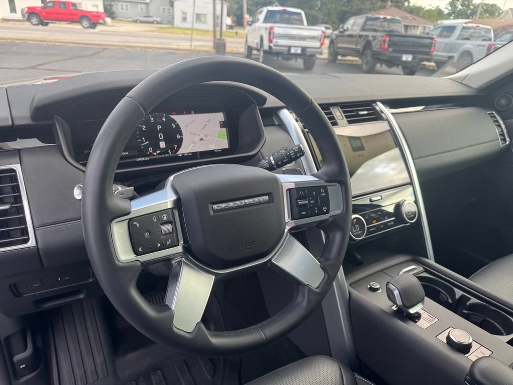 Used 2024 Land Rover Discovery S AWD/4WD image 8