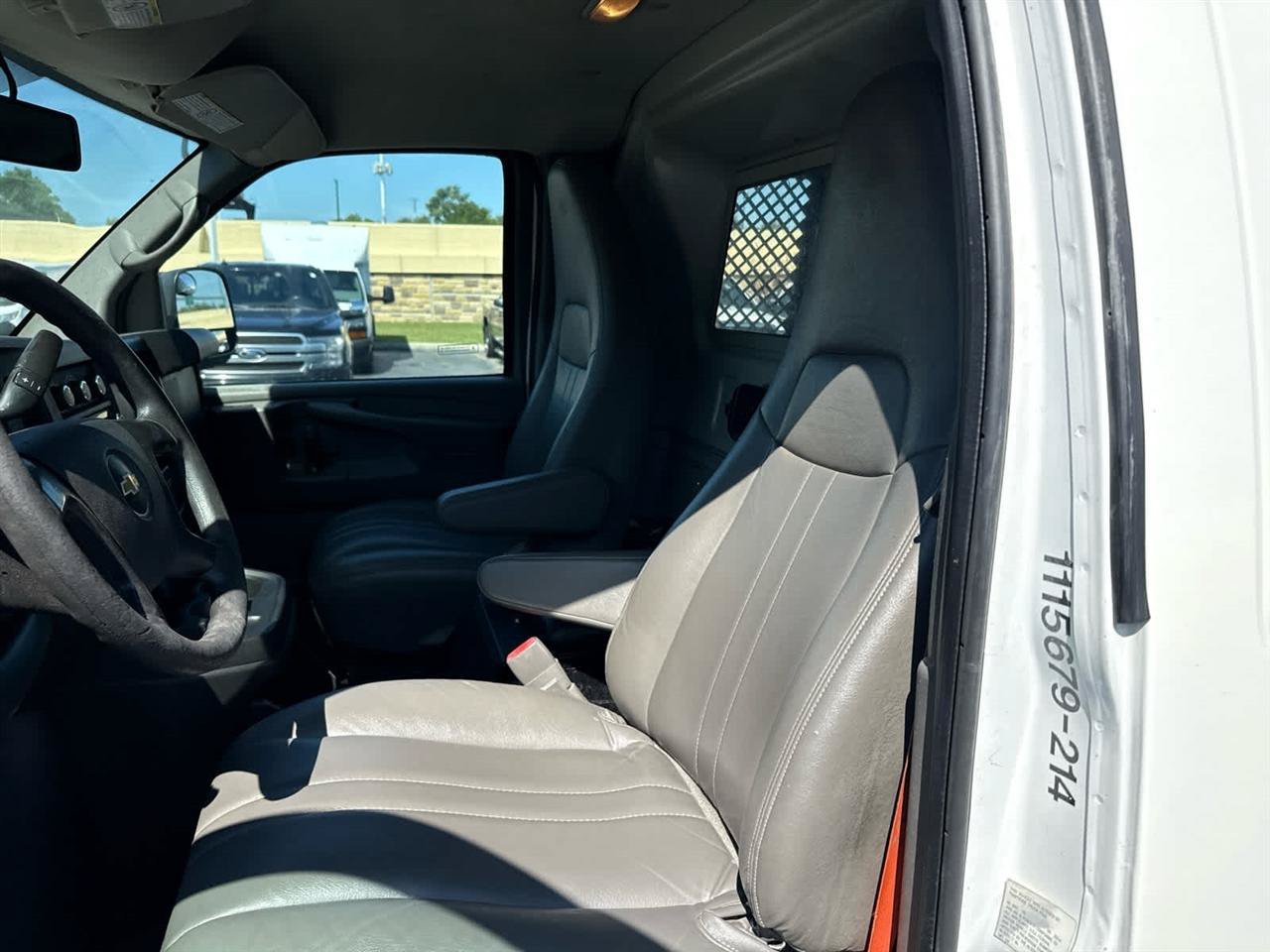 Used 2014 Chevrolet Express 2500 RWD image 13