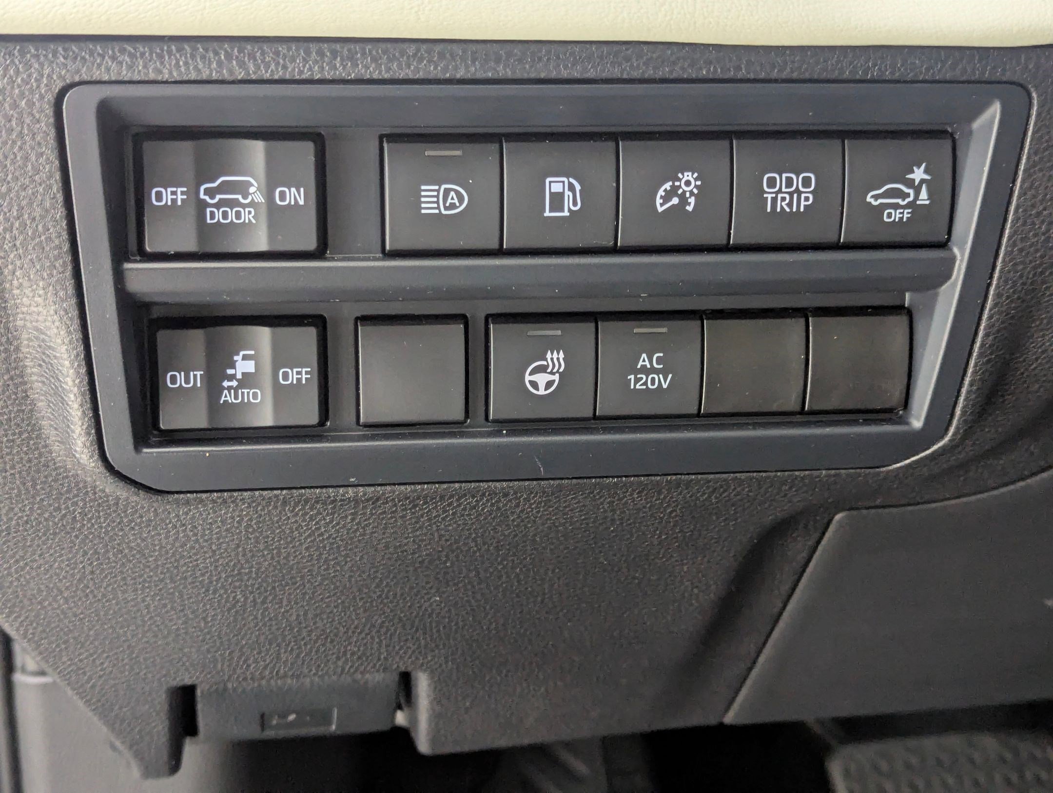 Used 2025 Toyota Sequoia Capstone image 18