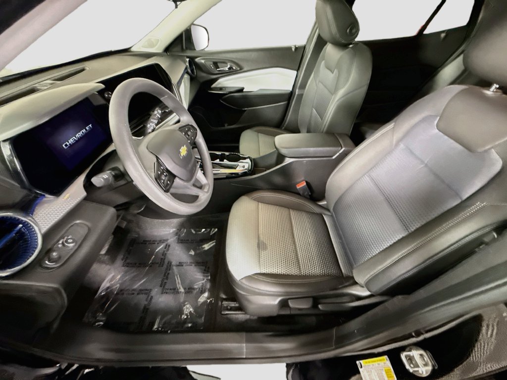 Used 2025 Chevrolet Trax LT w/ Sunroof Package FWD image 23