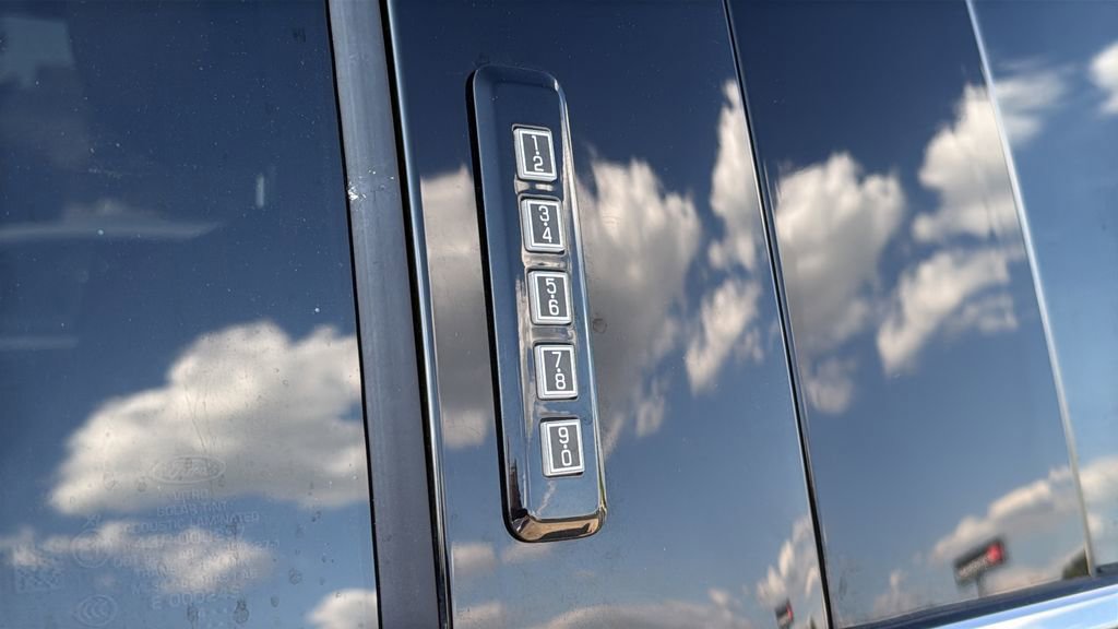 Used 2024 Ford F250 Lariat w/ Chrome Package image 25