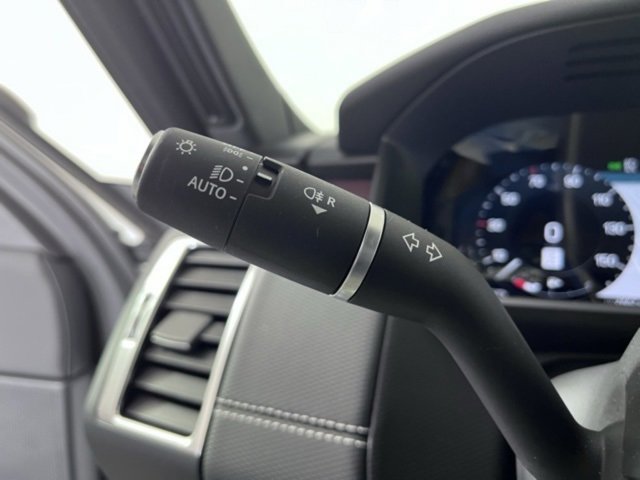 New 2025 Land Rover Discovery Dynamic SE image 13