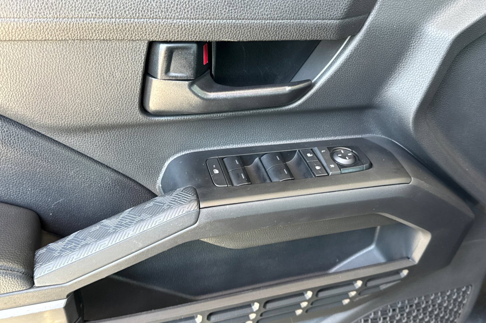 Certified 2024 Toyota Tacoma SR5 AWD/4WD image 14