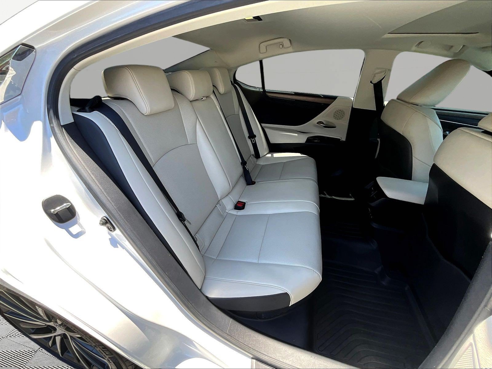 Used 2024 Lexus ES 300h w/ Premium Package FWD image 25