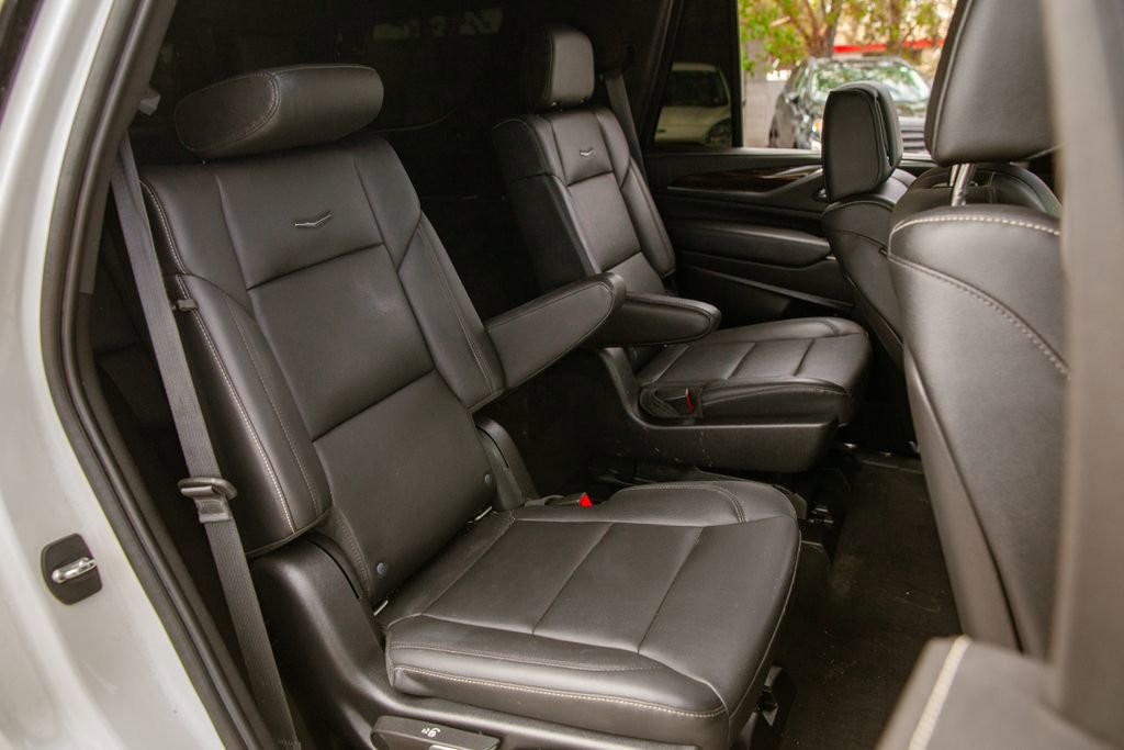 Used 2021 Cadillac Escalade Luxury AWD/4WD image 12