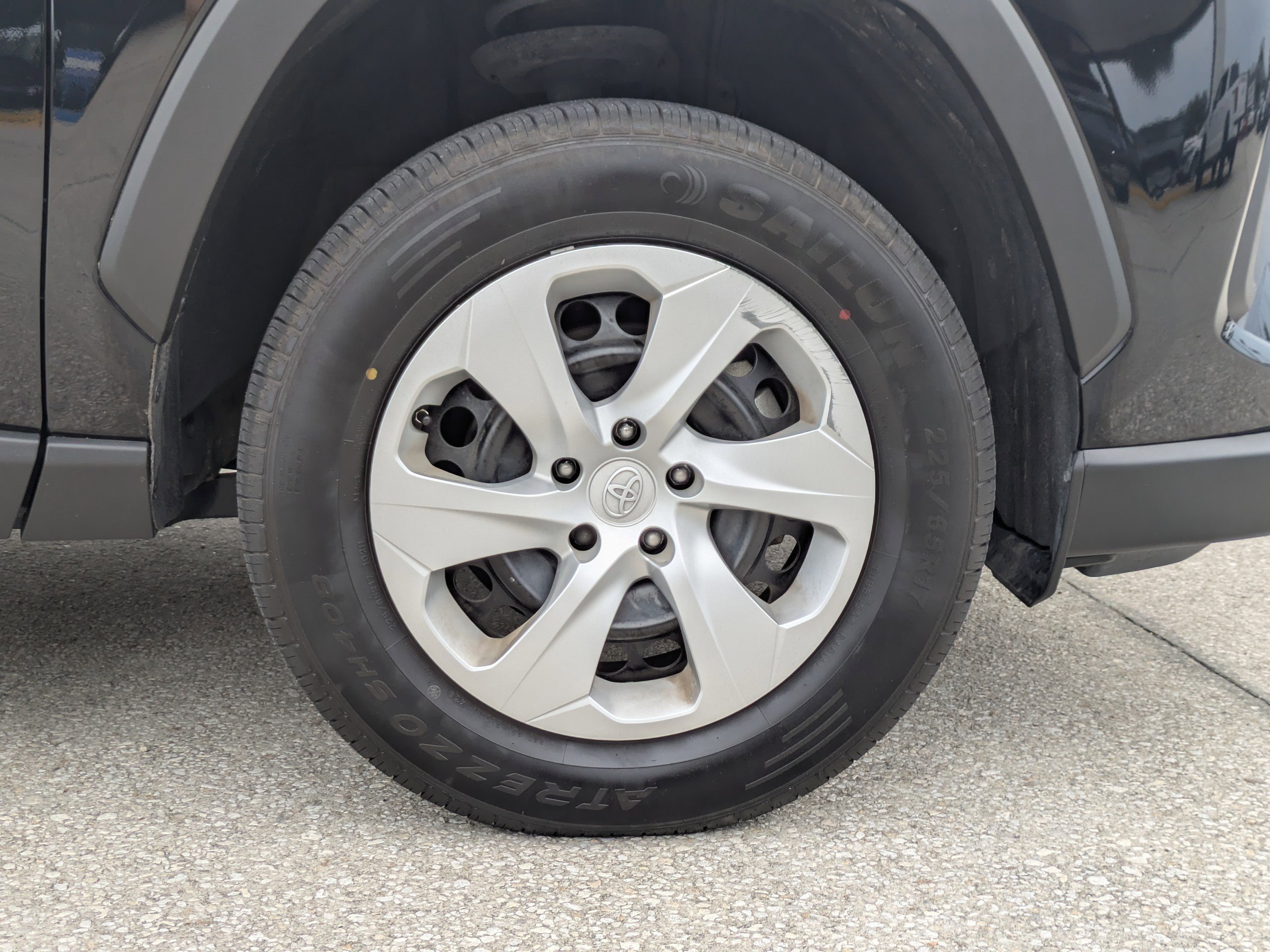 Used 2023 Toyota RAV4 LE image 12