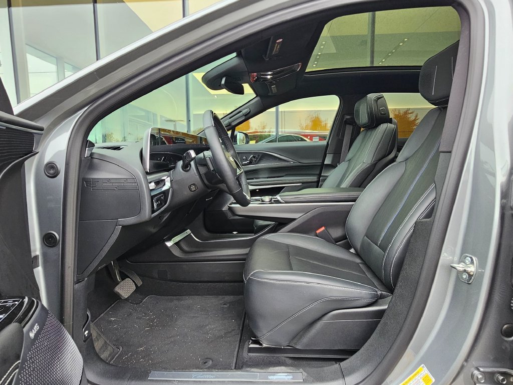 Certified 2024 Cadillac Lyriq Luxury AWD/4WD image 20