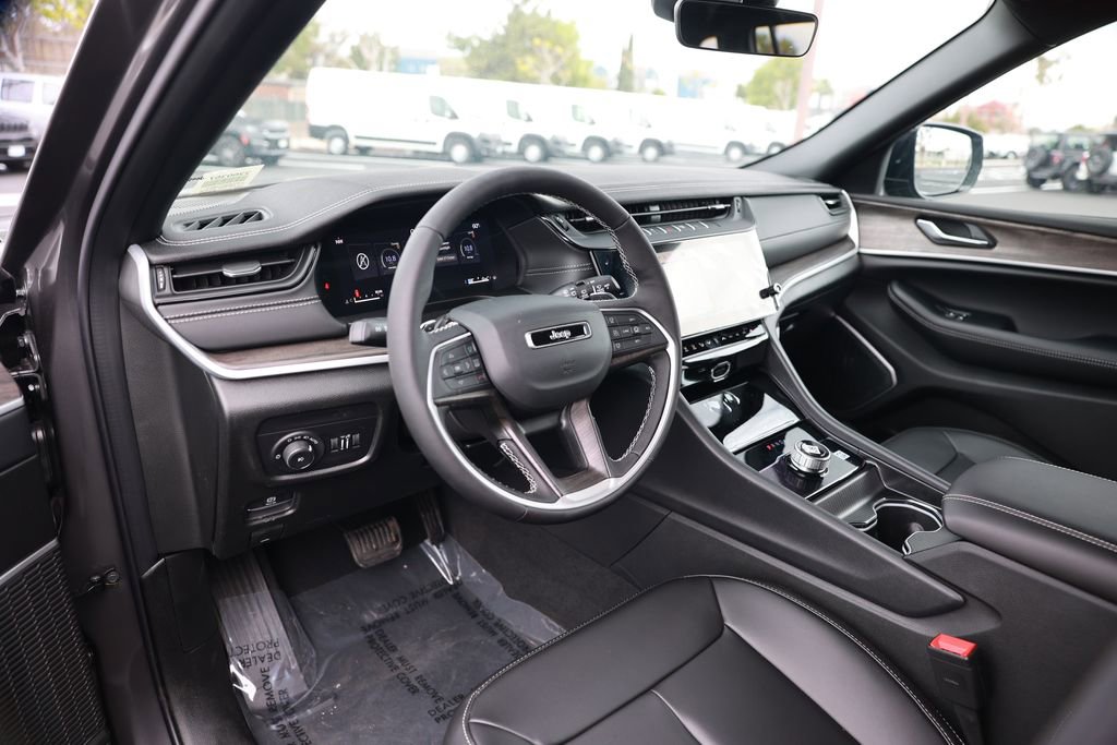 New 2026 Jeep Grand Cherokee Limited w/ MOPAR Finishing Package image 10